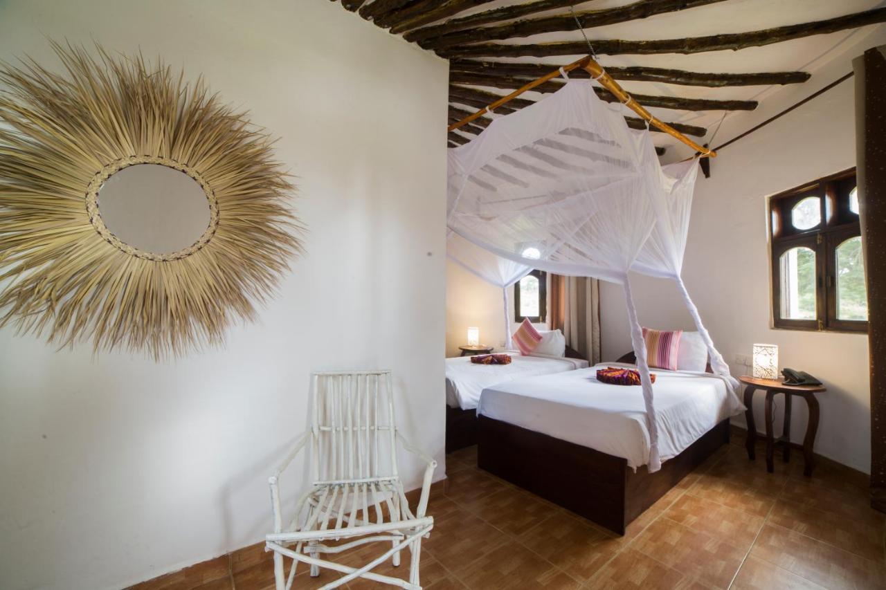 Antonio Beach Tree House Hotel & Spa Uroa Exterior photo