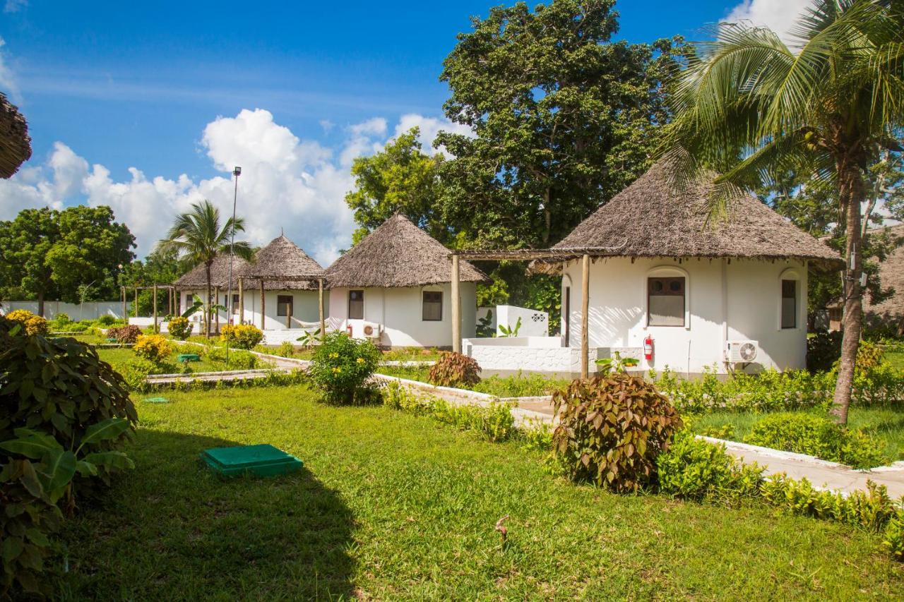 Antonio Beach Tree House Hotel & Spa Uroa Exterior photo