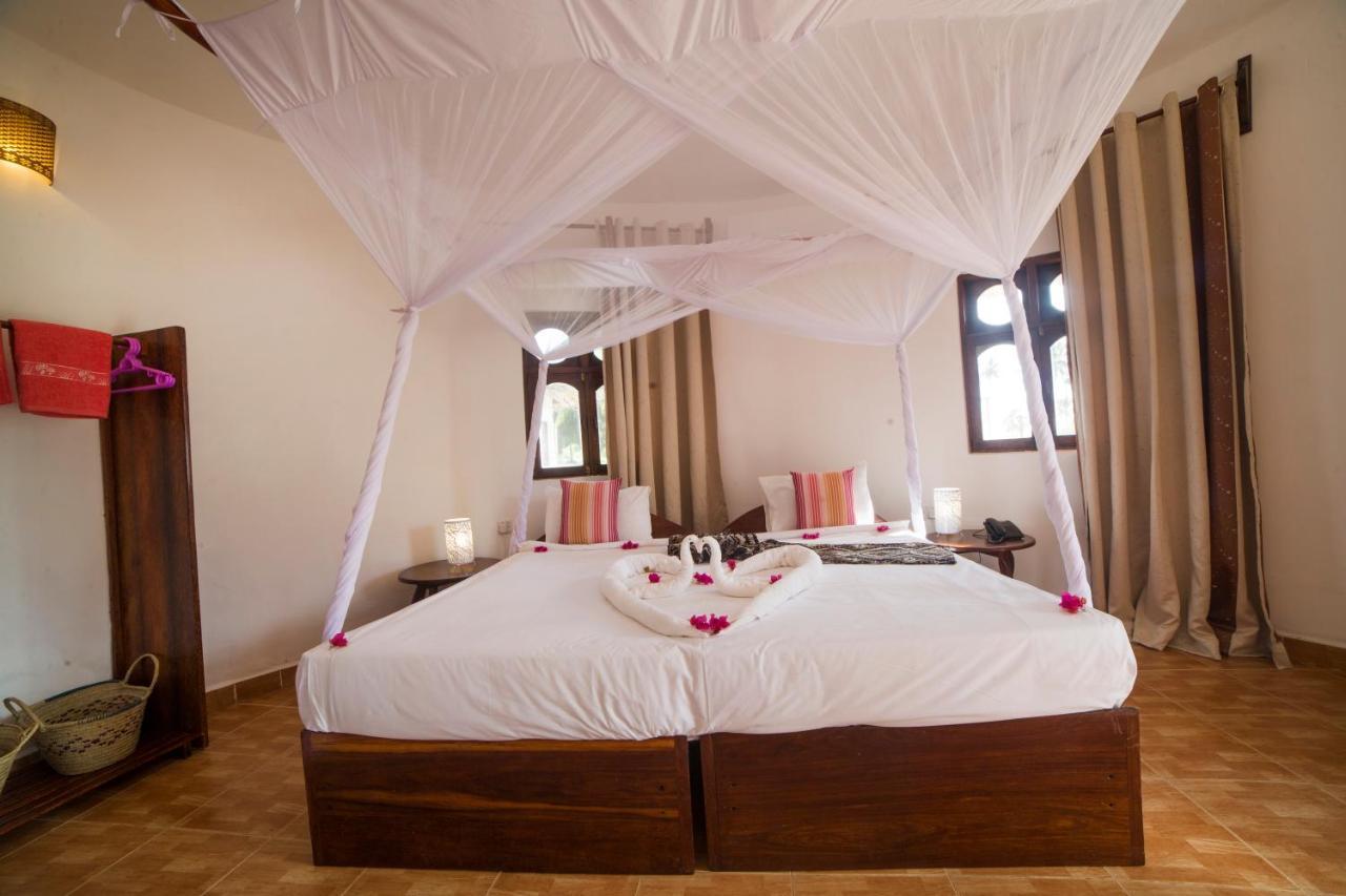 Antonio Beach Tree House Hotel & Spa Uroa Exterior photo